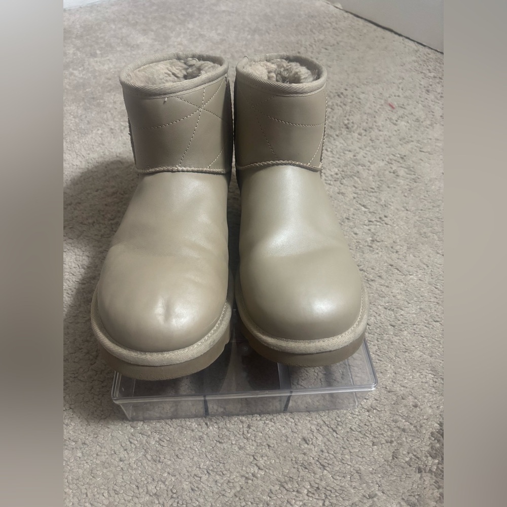 UGG Classic Mini Pearlized Boot
Size 10 - Picture 2 of 12